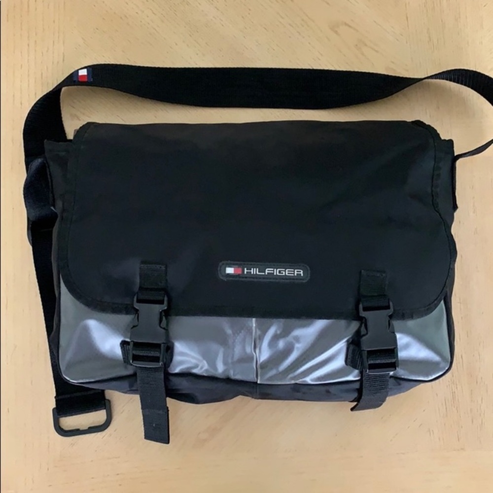 Tommy Hilfiger messenger bag
